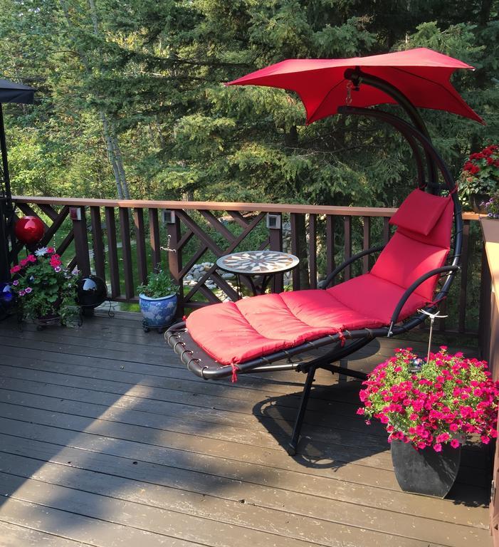 Redwood Meadows Bed And Breakfast Bragg Creek Esterno foto