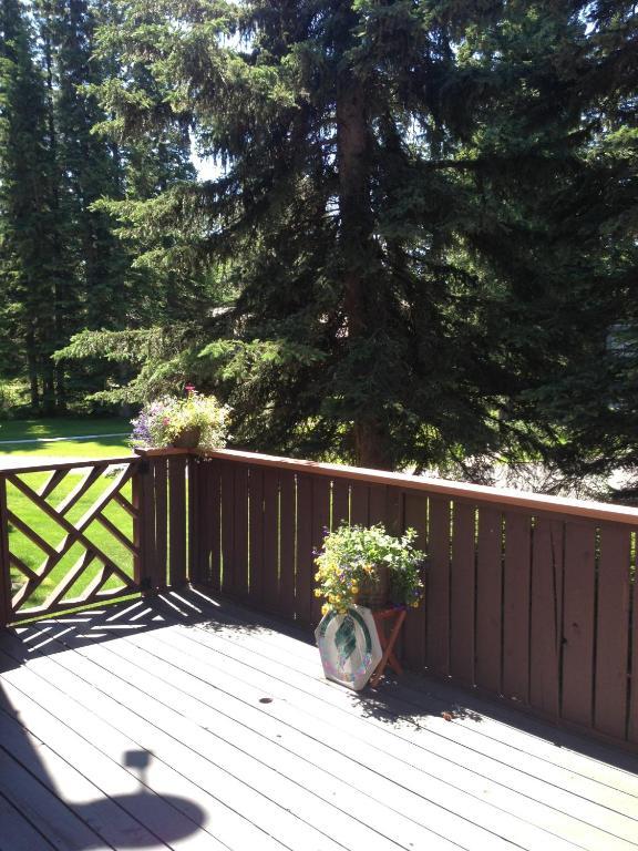 Redwood Meadows Bed And Breakfast Bragg Creek Esterno foto