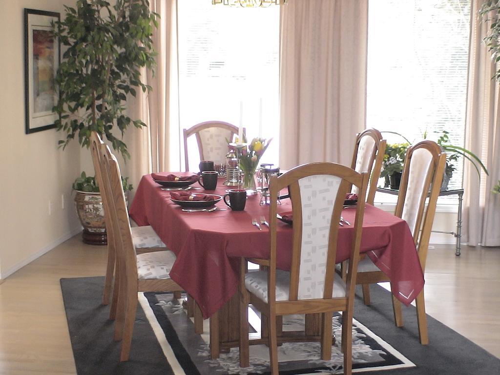 Redwood Meadows Bed And Breakfast Bragg Creek Esterno foto