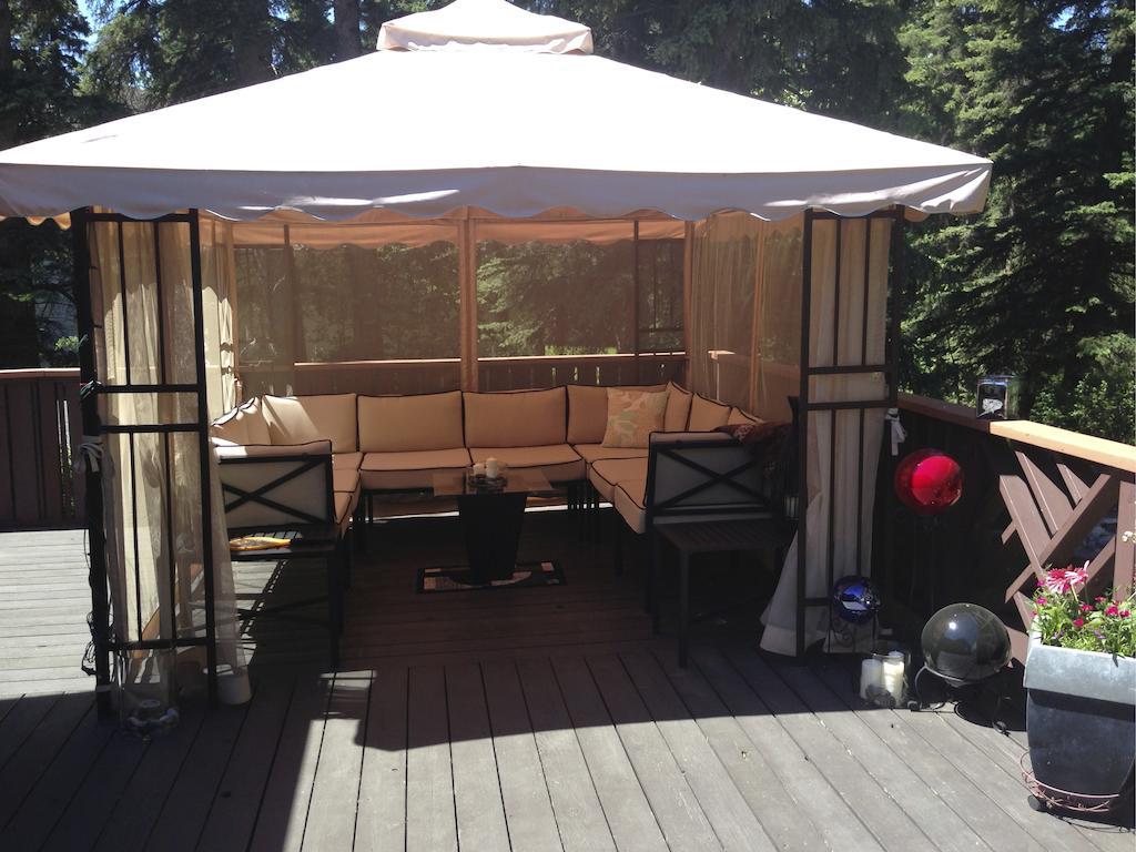 Redwood Meadows Bed And Breakfast Bragg Creek Esterno foto