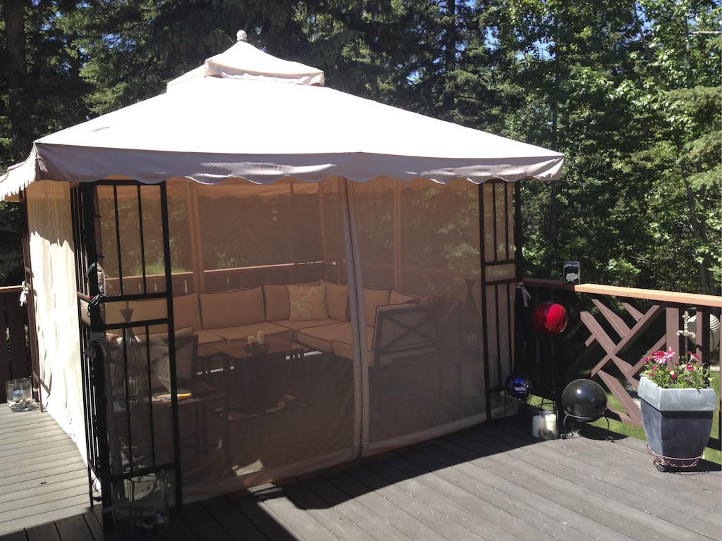 Redwood Meadows Bed And Breakfast Bragg Creek Esterno foto
