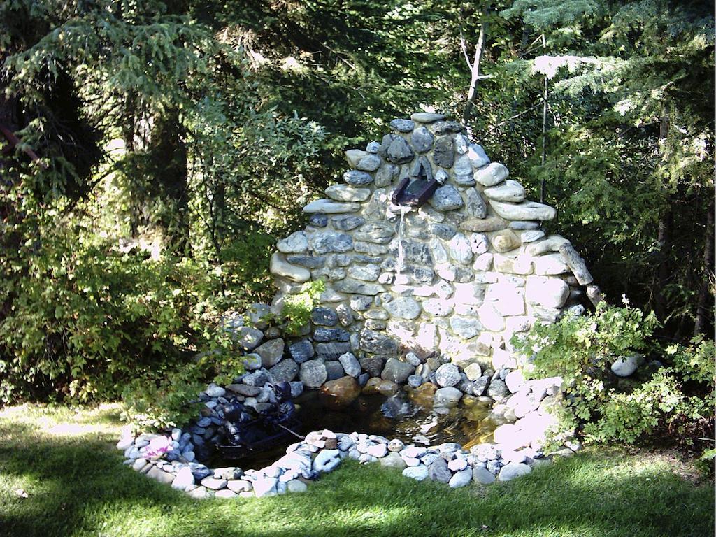 Redwood Meadows Bed And Breakfast Bragg Creek Esterno foto